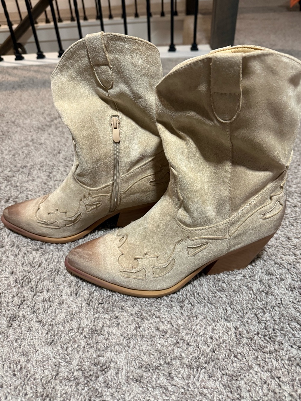 Beige Suede Western Ankle Boots by Super Made size 41